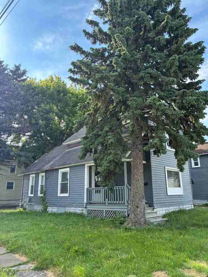 1703 Oakdale Ave - Photo 5 of 33