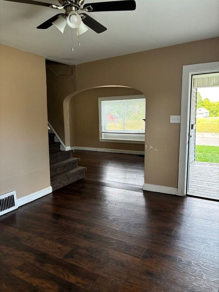 1703 Oakdale Ave - Photo 6 of 33