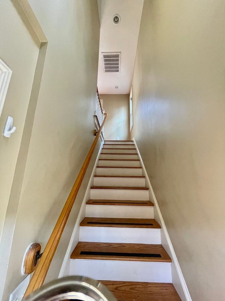 110 E Duffy St - Photo 3 of 11