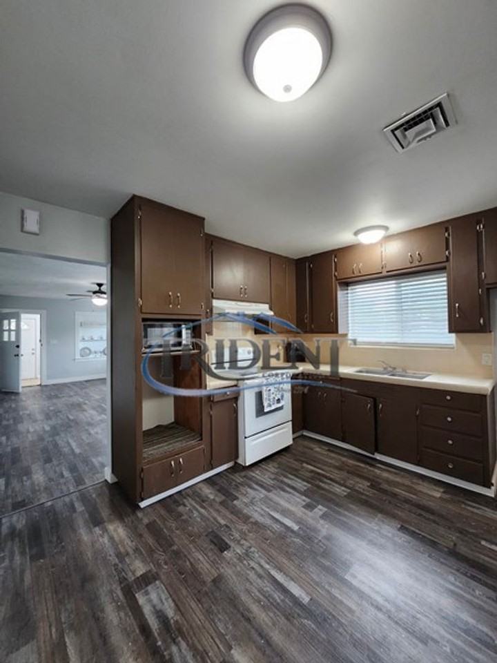 831 I St - Photo 6 of 22