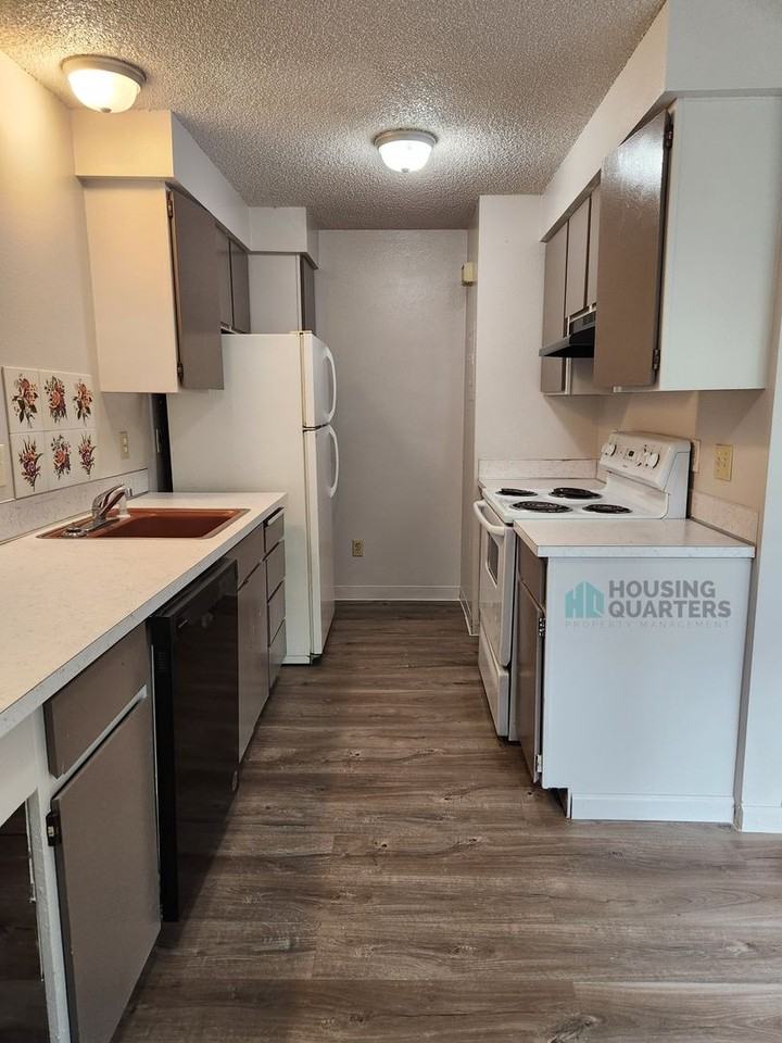 1810 N Addison St - Photo 3 of 21