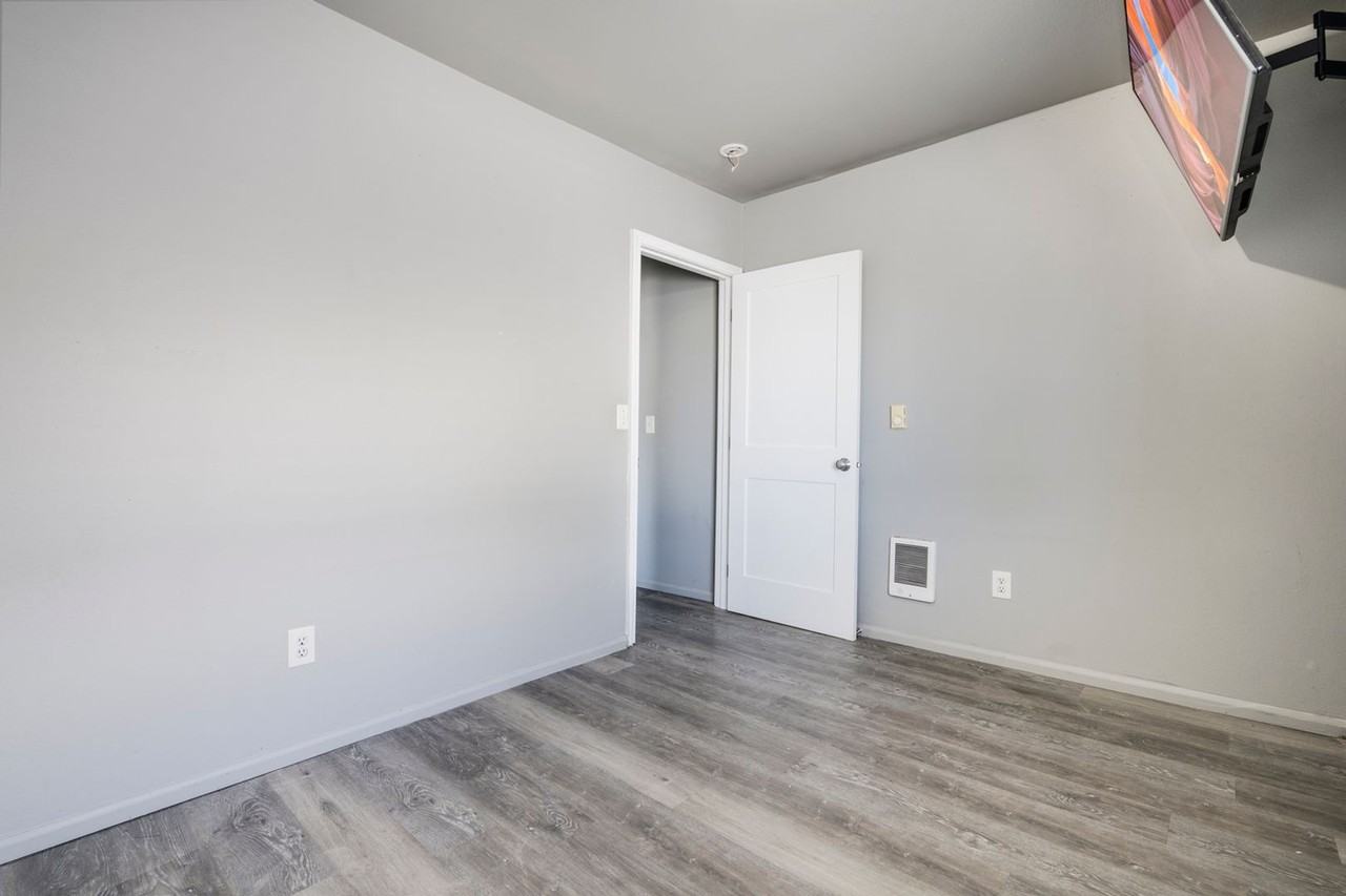 6815 S Warner St - Photo 5 of 15