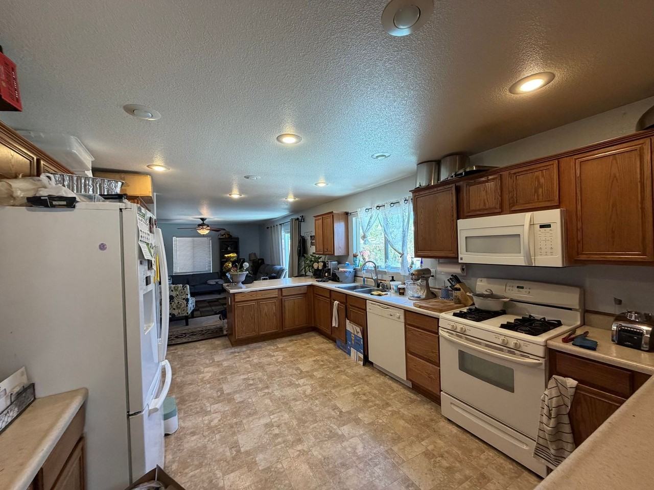 18210 Pin Oak Ct - Photo 2 of 27