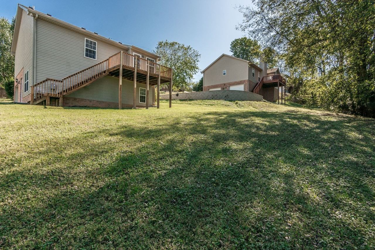 108 Longview Dr - Photo 2 of 17
