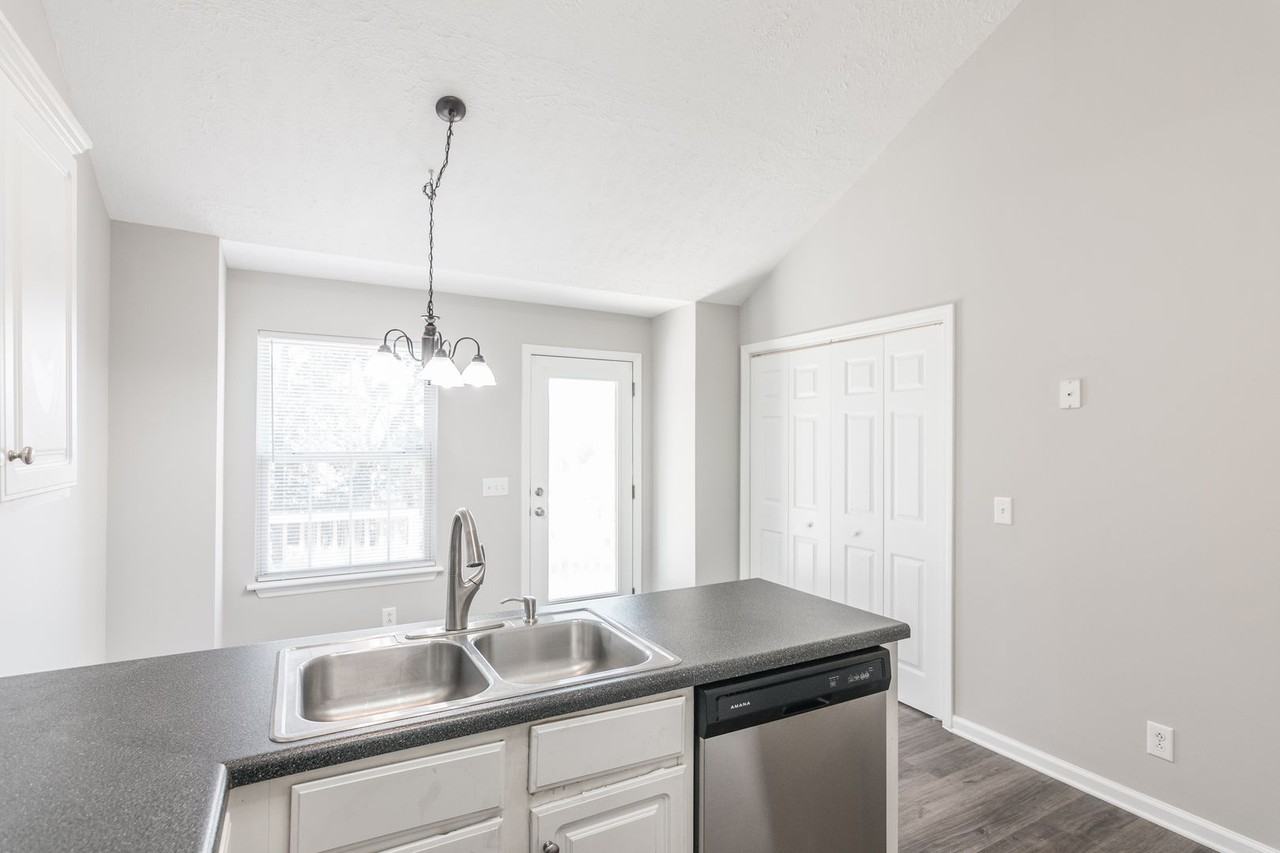 108 Longview Dr - Photo 5 of 17