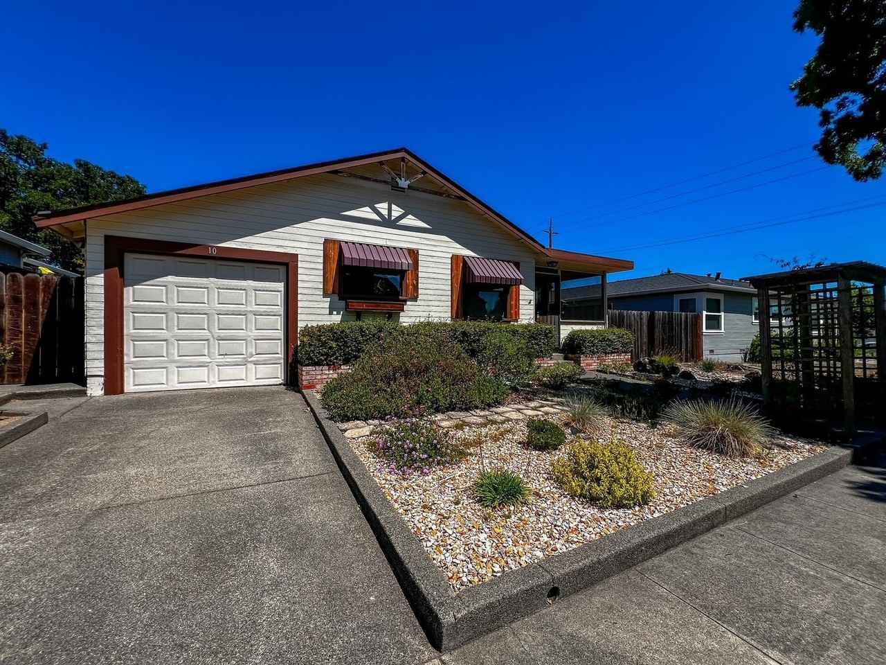 10 Linnell Ave - Photo 2 of 35