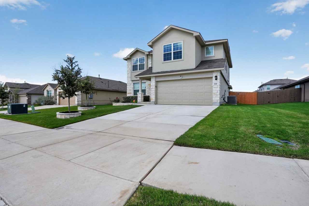 611 Overlook Rdg - Photo 2 of 25