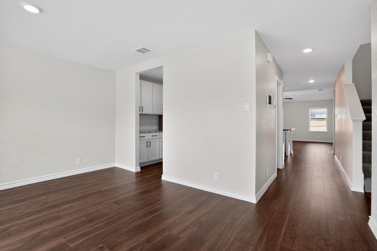 611 Overlook Rdg - Photo 4 of 25