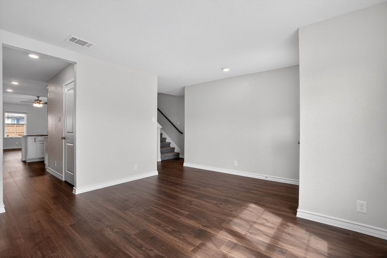 611 Overlook Rdg - Photo 5 of 25