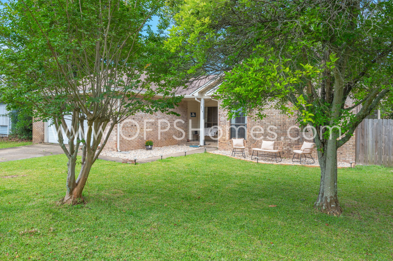 319 Sailfish Cir - Photo 3 of 35