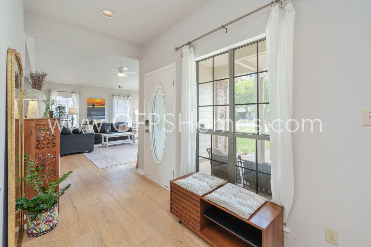 319 Sailfish Cir - Photo 5 of 35