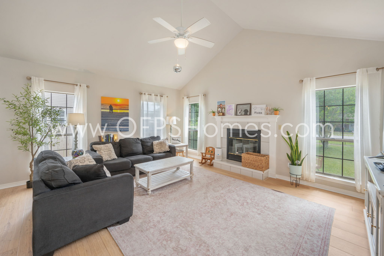 319 Sailfish Cir - Photo 6 of 35