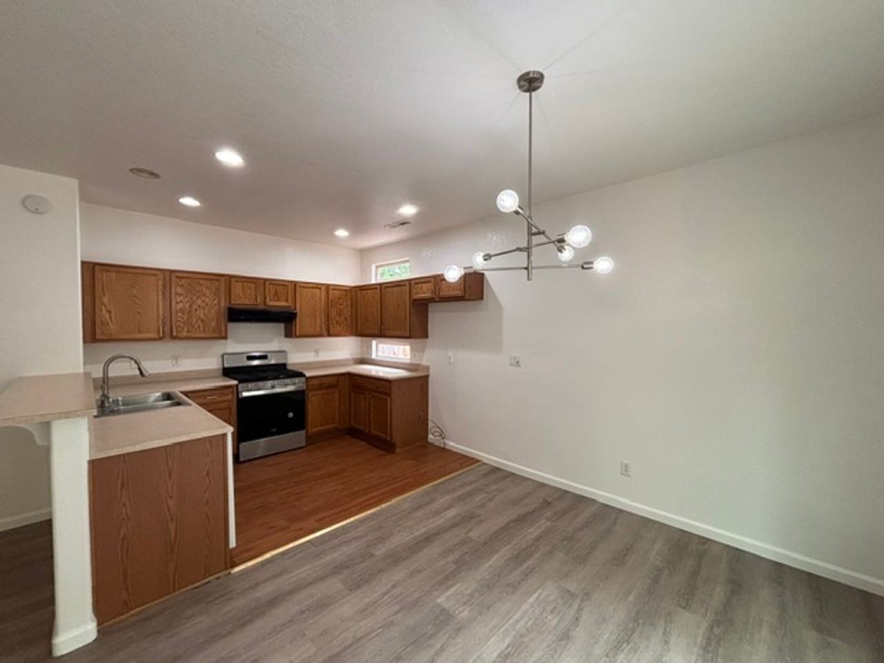 1024 Westcreek Ln - Photo 2 of 9