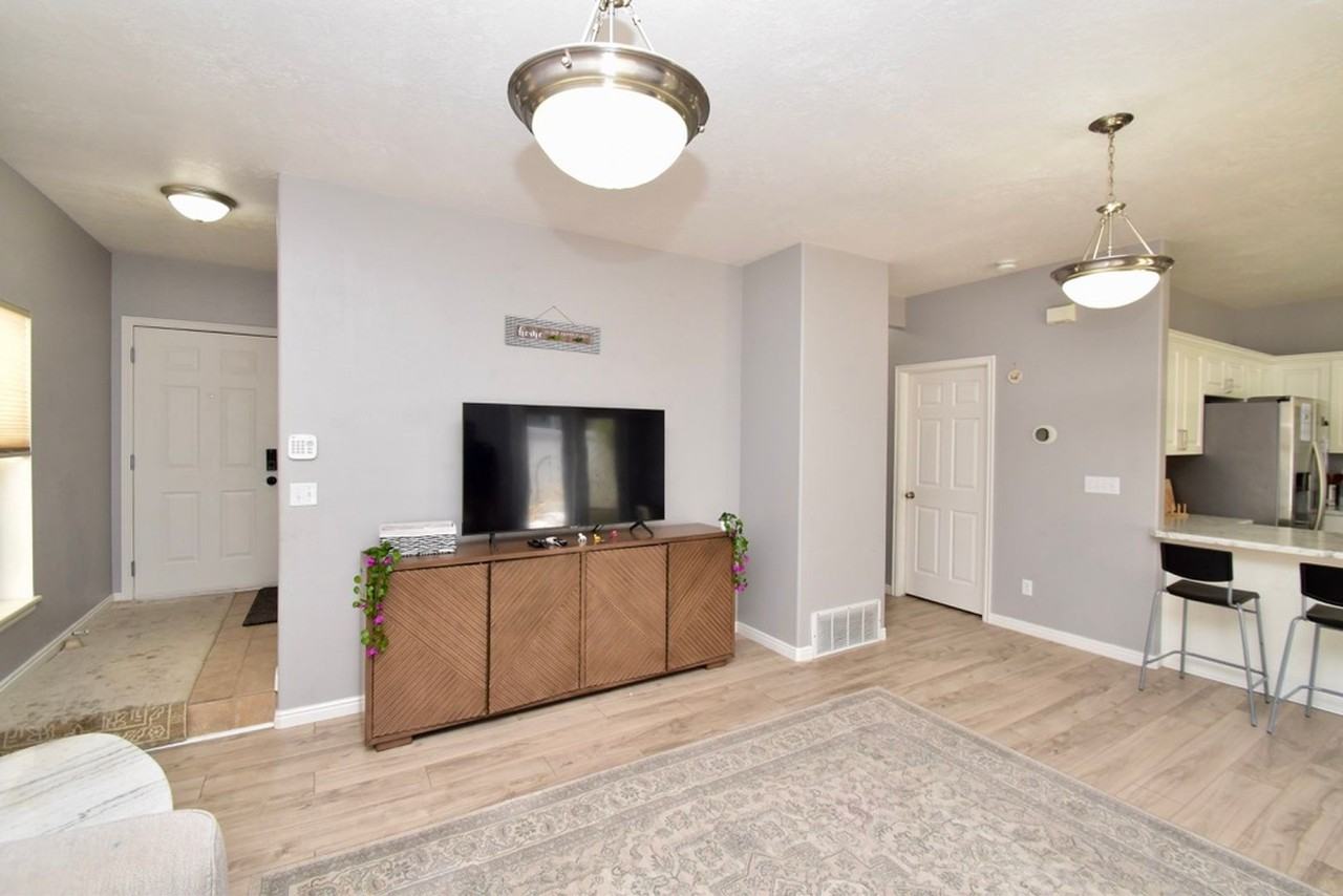 1555 W Wynview Ln - Photo 4 of 38