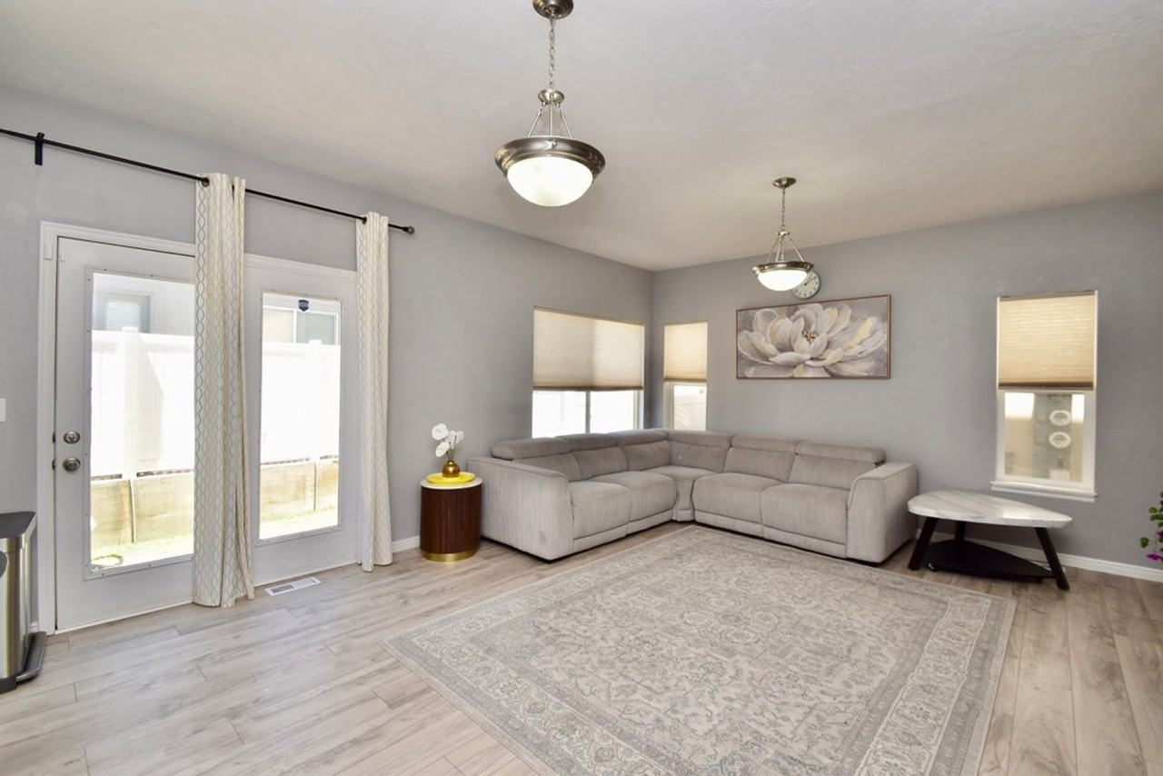 1555 W Wynview Ln - Photo 6 of 38