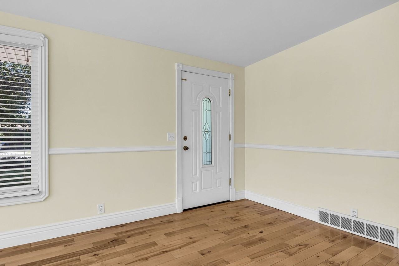 1002 E 5750 S - Photo 6 of 27