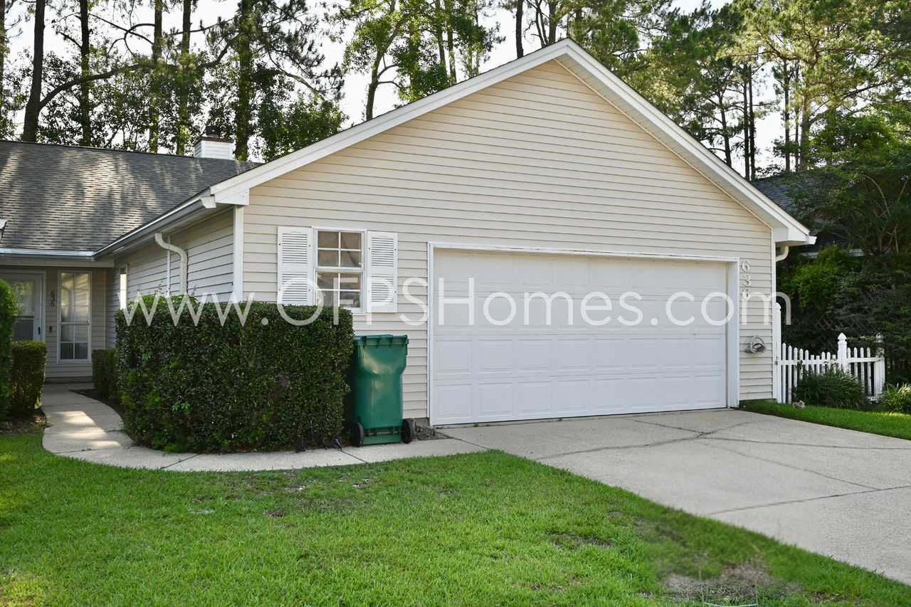 636 Emerald Ln - Photo 2 of 26