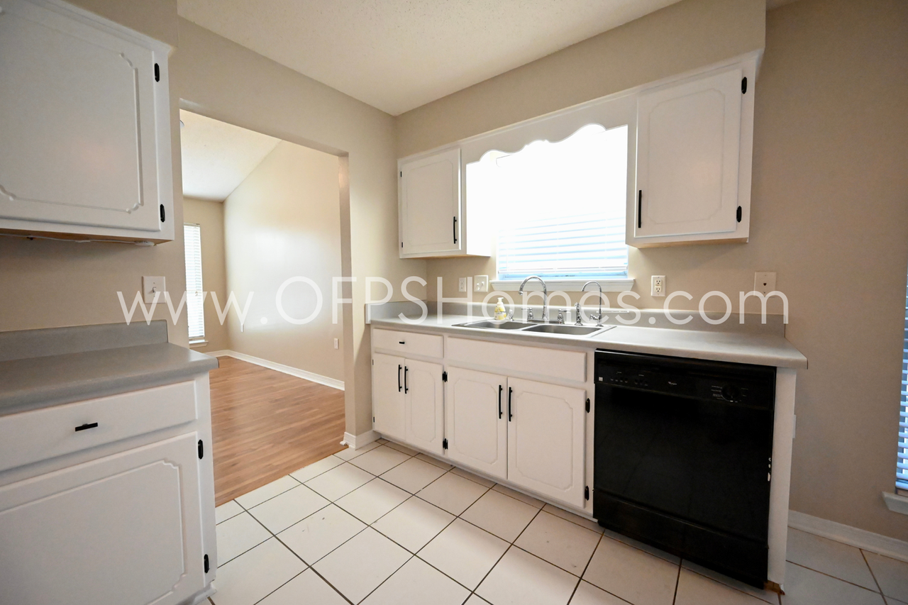 636 Emerald Ln - Photo 6 of 26