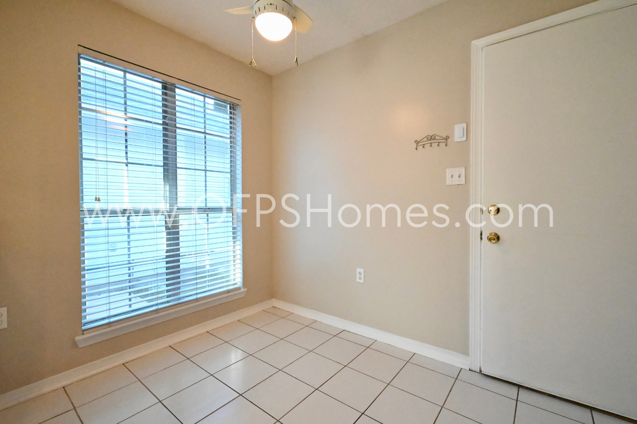 636 Emerald Ln - Photo 7 of 26