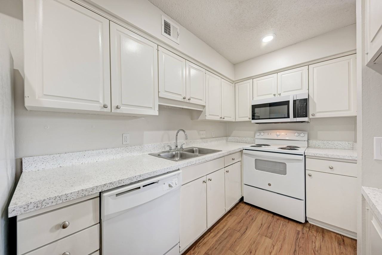 Towne Oaks - Photo 3 of 18
