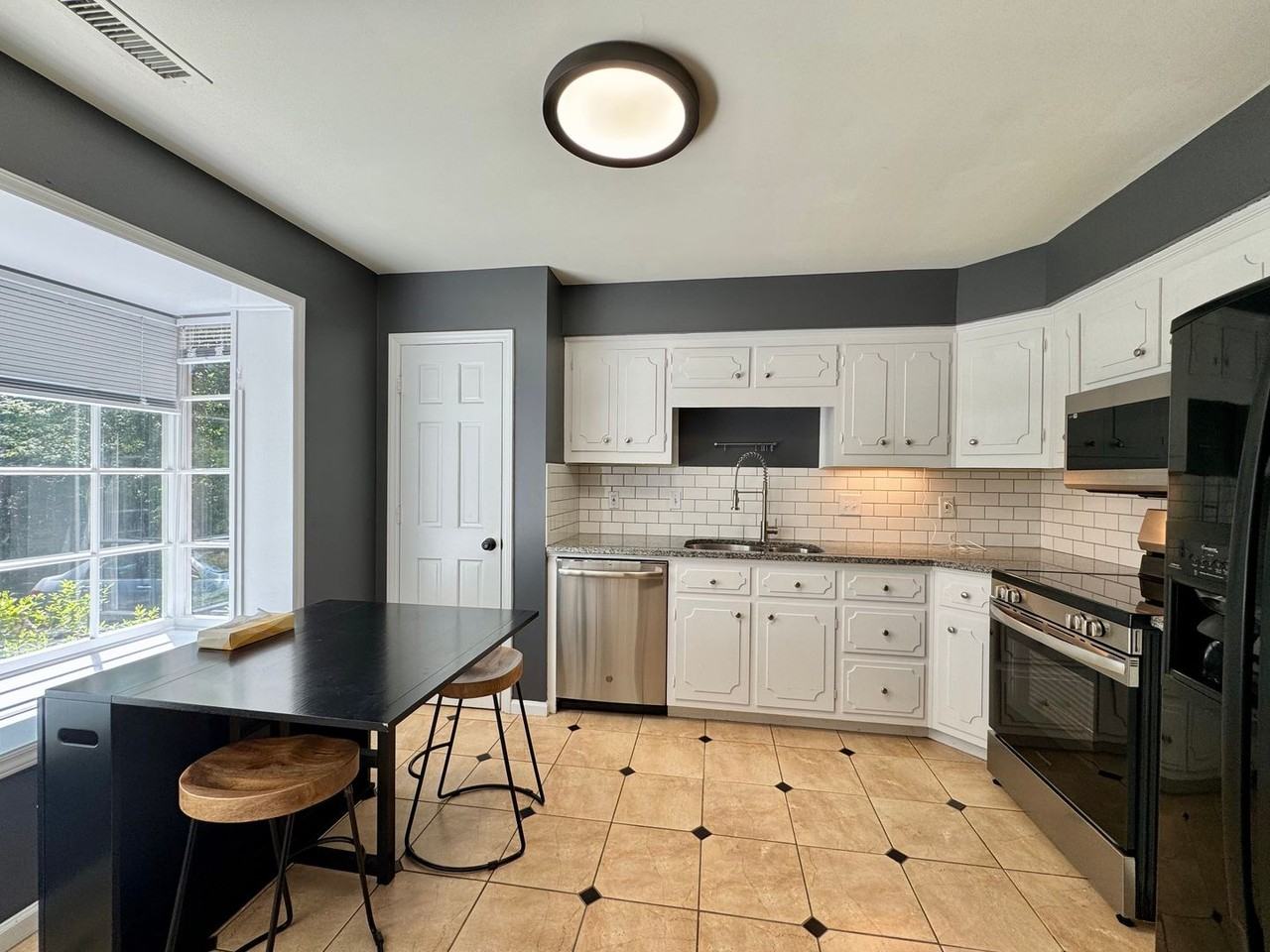 318 Mccauley St - Photo 4 of 12