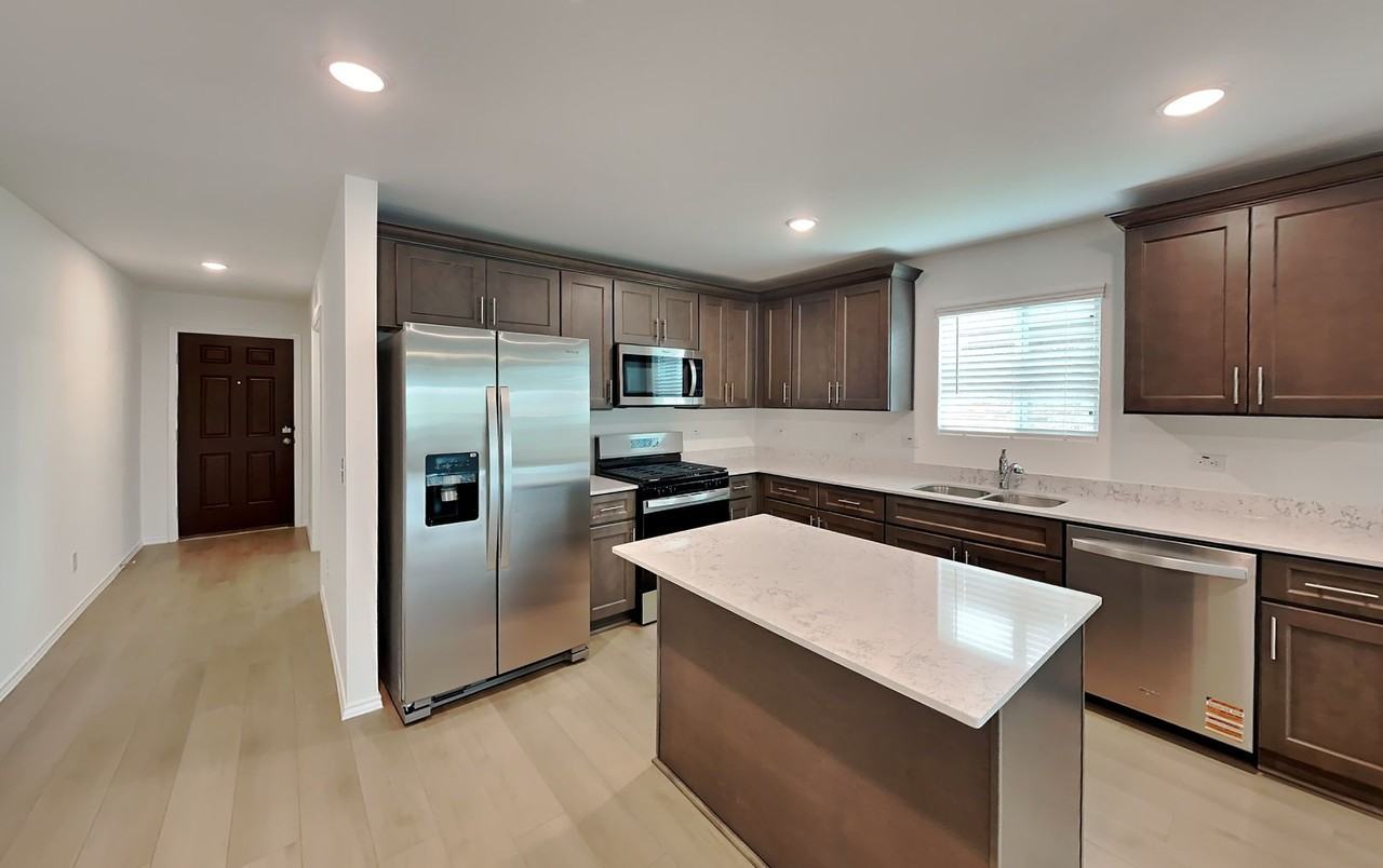 1017 Valerian Dr - Photo 3 of 17