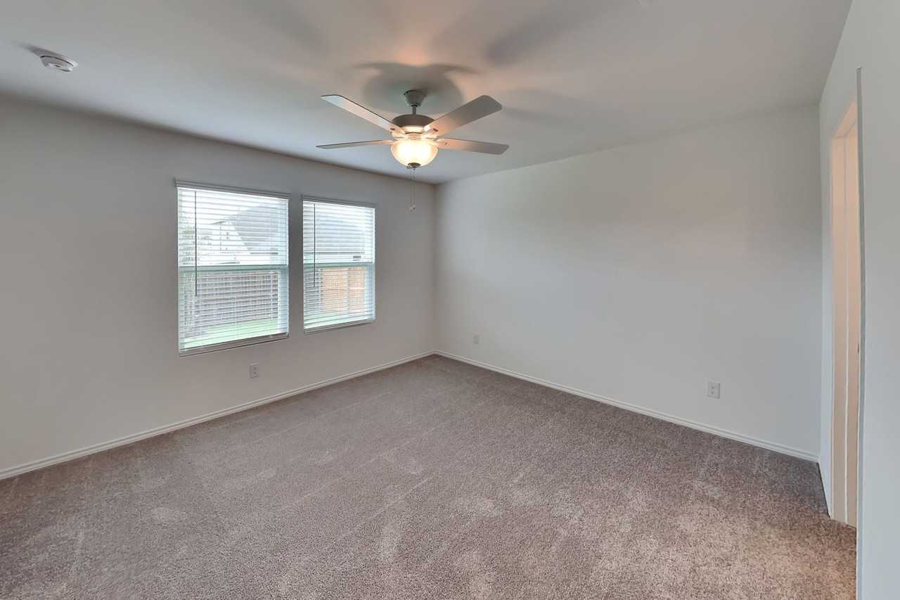 1017 Valerian Dr - Photo 4 of 17