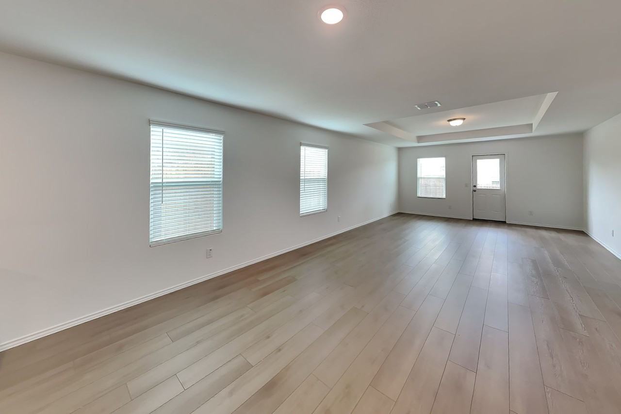 1017 Valerian Dr - Photo 5 of 17