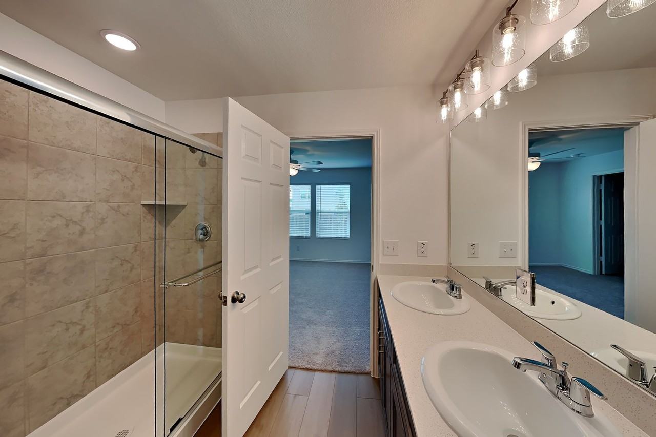 1017 Valerian Dr - Photo 6 of 17