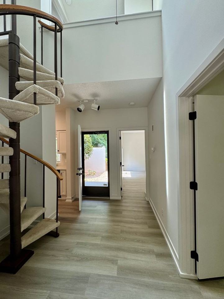 7 Dartford Ct - Photo 2 of 13