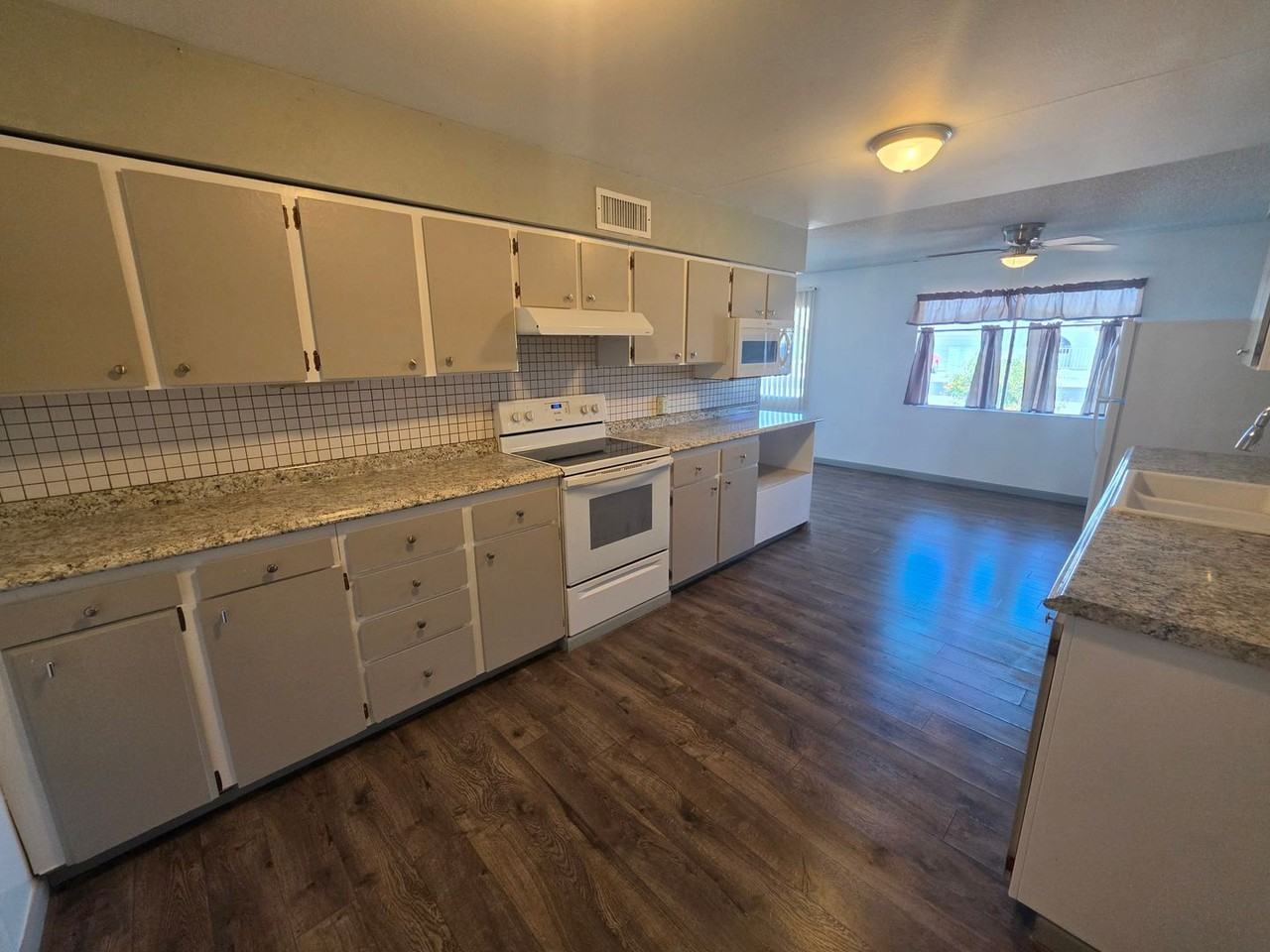 1160 Jasper Ave - Photo 4 of 14