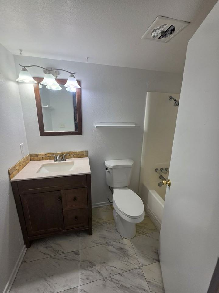 1160 Jasper Ave - Photo 5 of 14