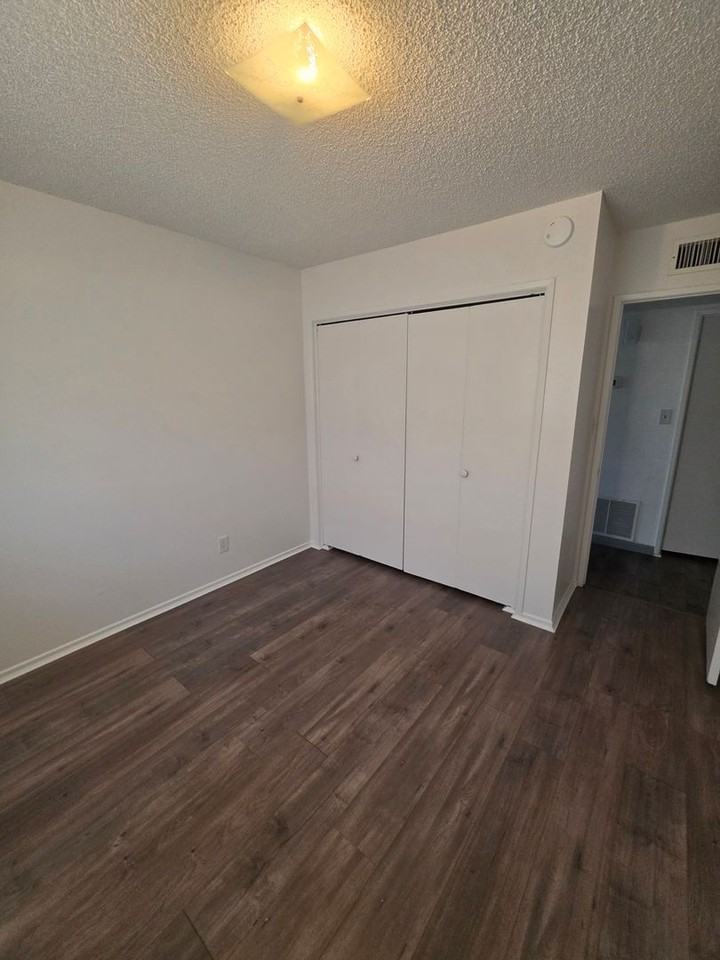 1160 Jasper Ave - Photo 7 of 14