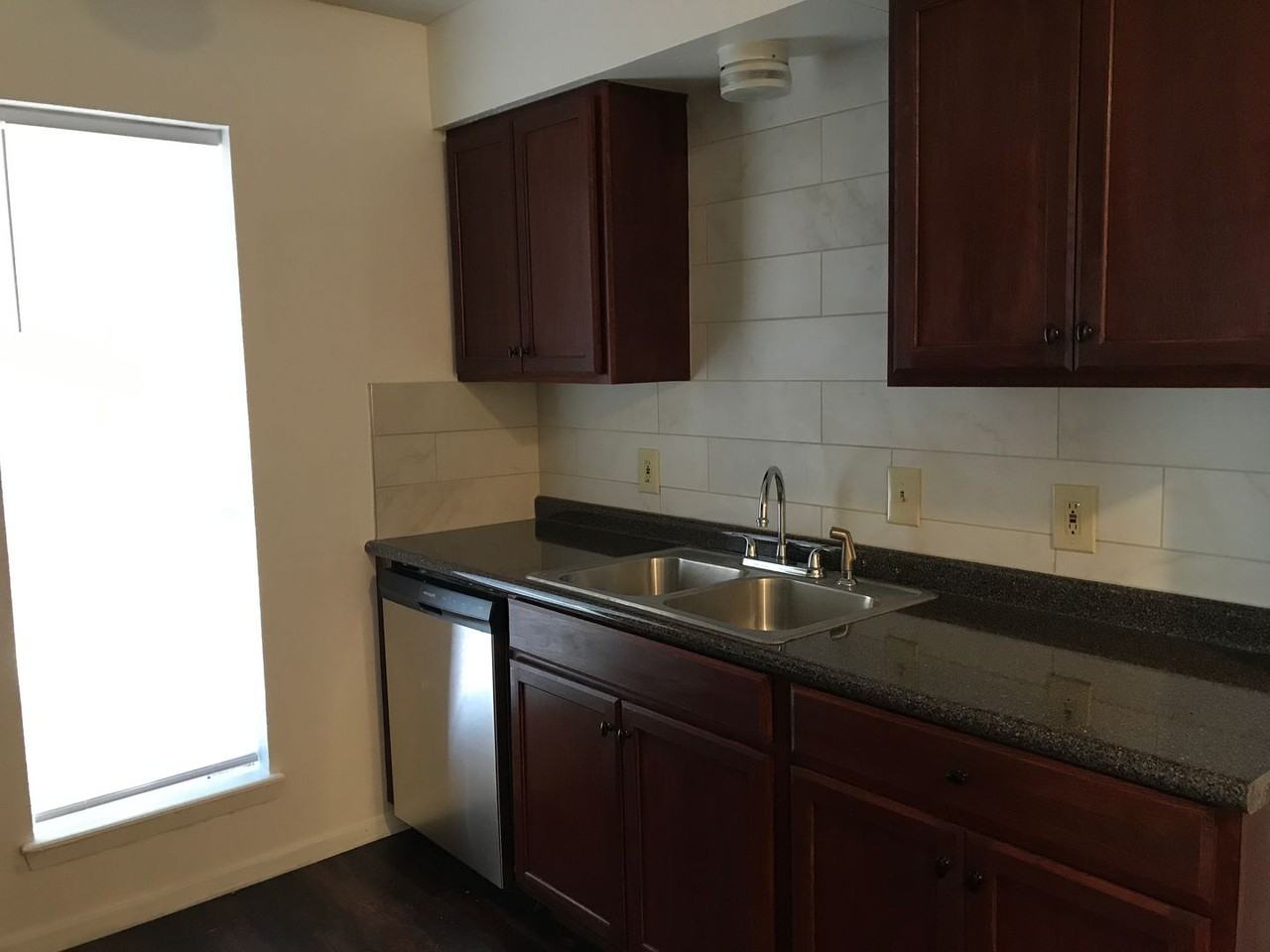 4 W Broadway Ct - Photo 3 of 9