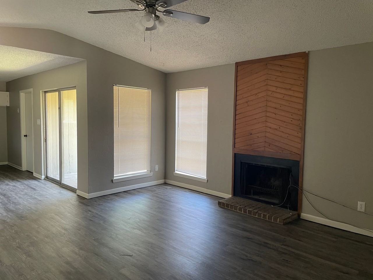 102 Cherie Ln - Photo 3 of 8