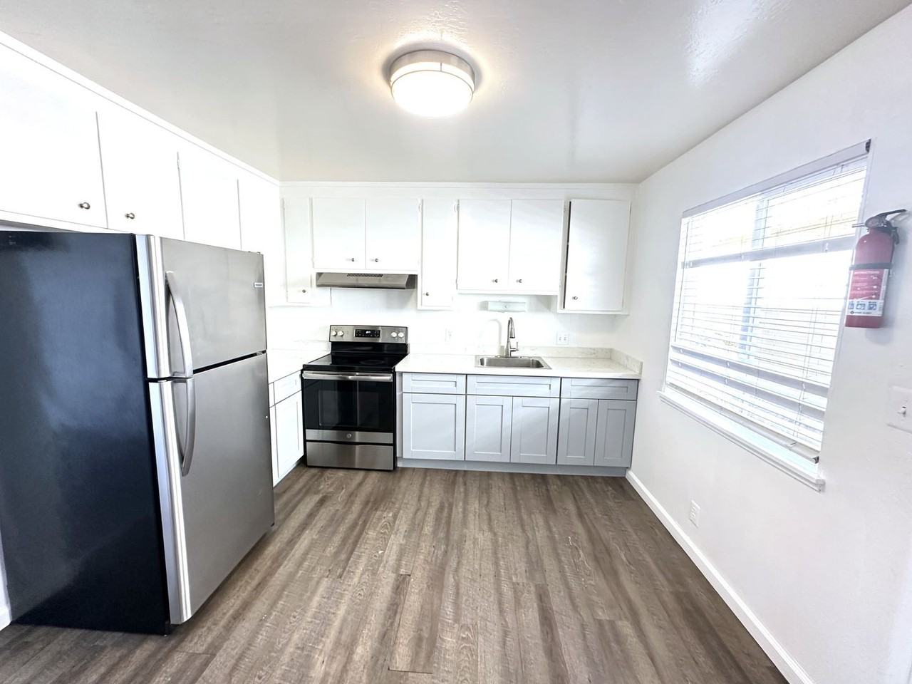 3408 68th Ave - Photo 2 of 27