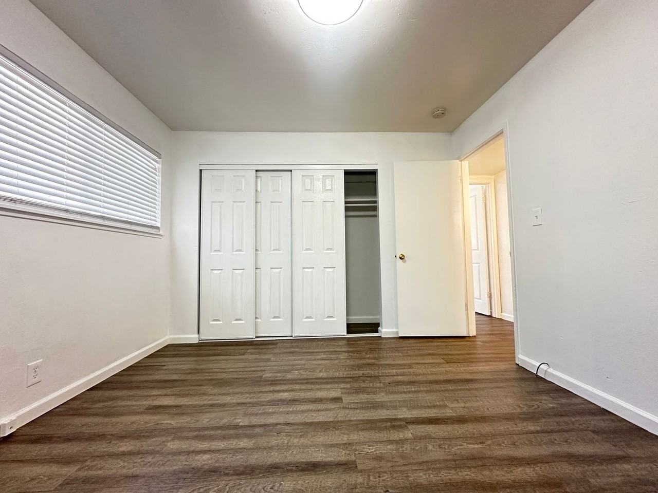 3408 68th Ave - Photo 4 of 27