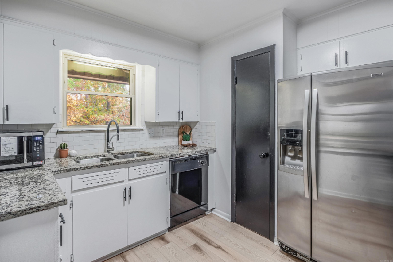1112 N Hughes St - Photo 5 of 17