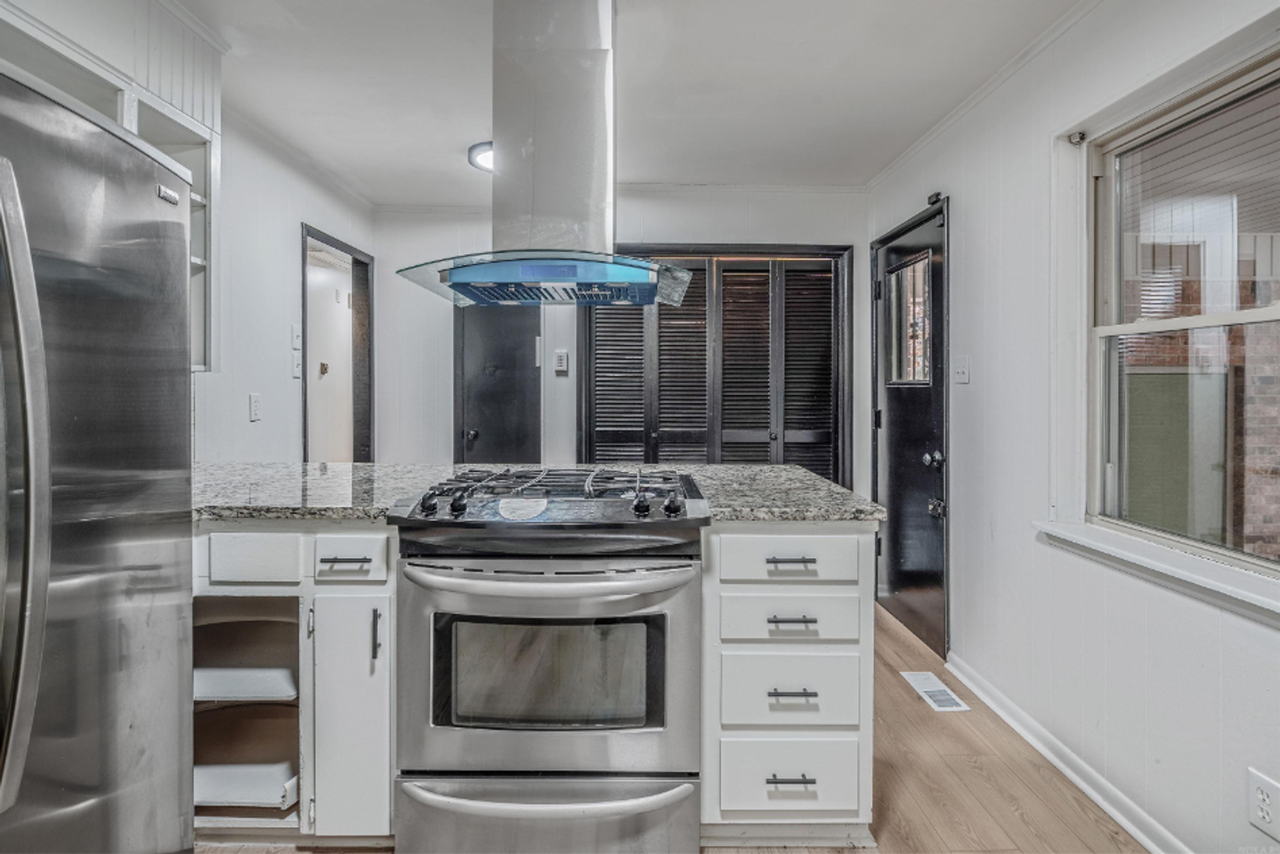 1112 N Hughes St - Photo 6 of 17
