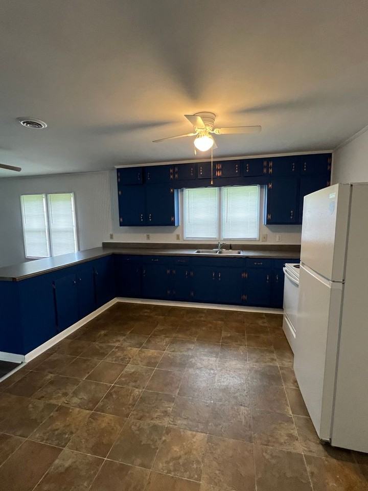 353 4th Ave Nw - Photo 4 of 9