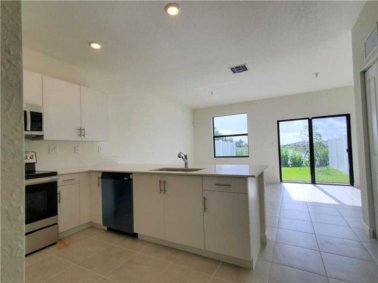 3216 W 114th Ter - Photo 2 of 12