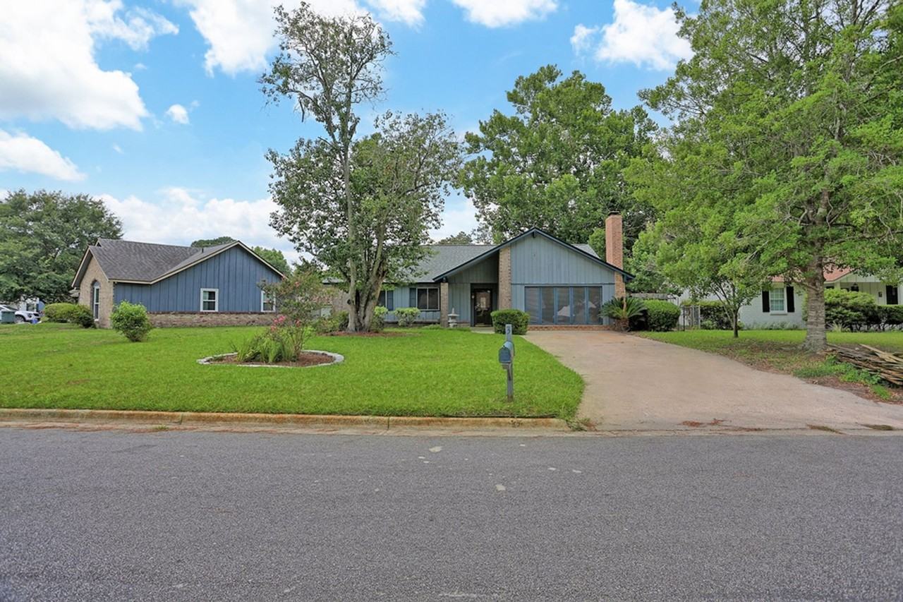 3 Oxford Ct