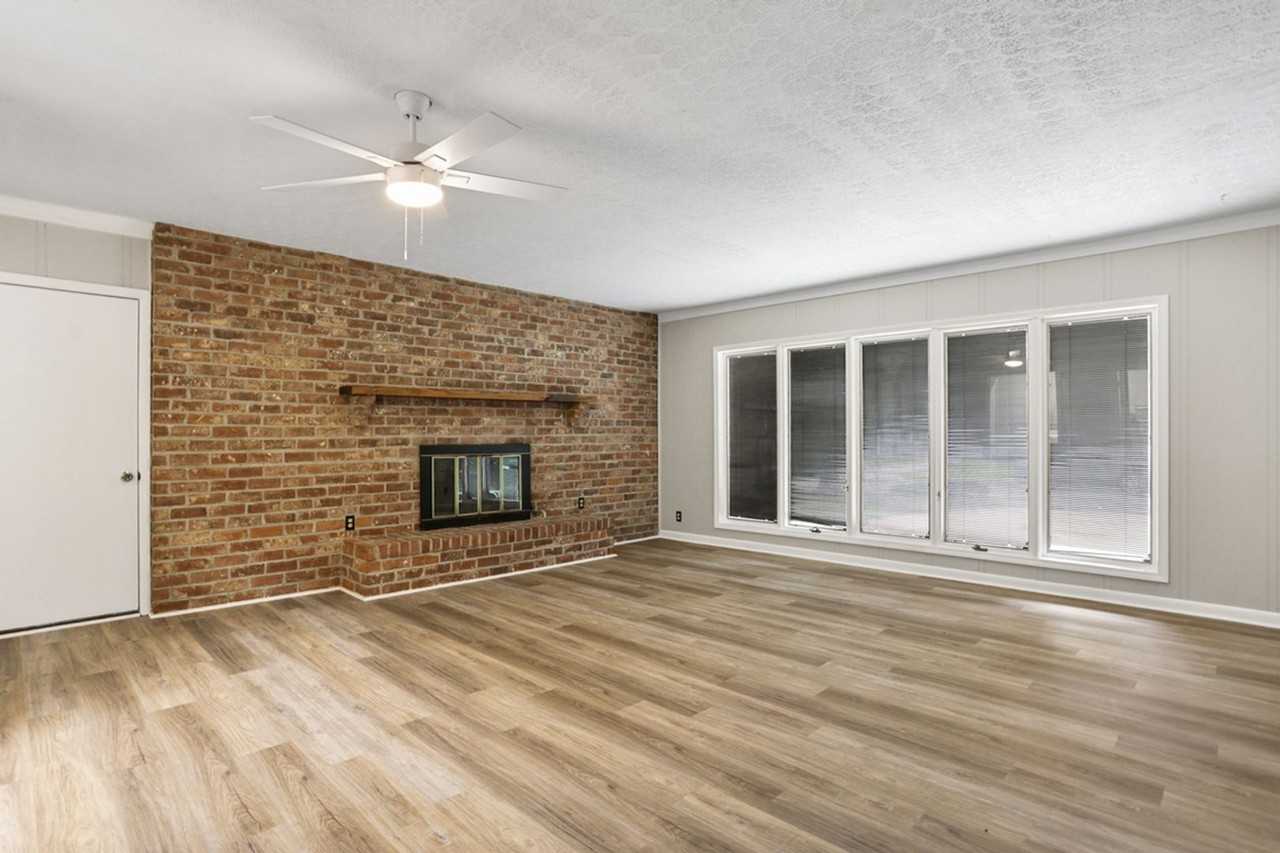 3 Oxford Ct - Photo 5 of 29