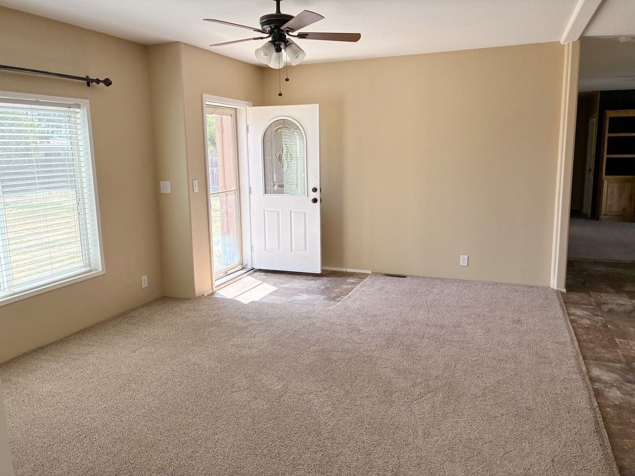 2203 N Travis Way - Photo 5 of 23
