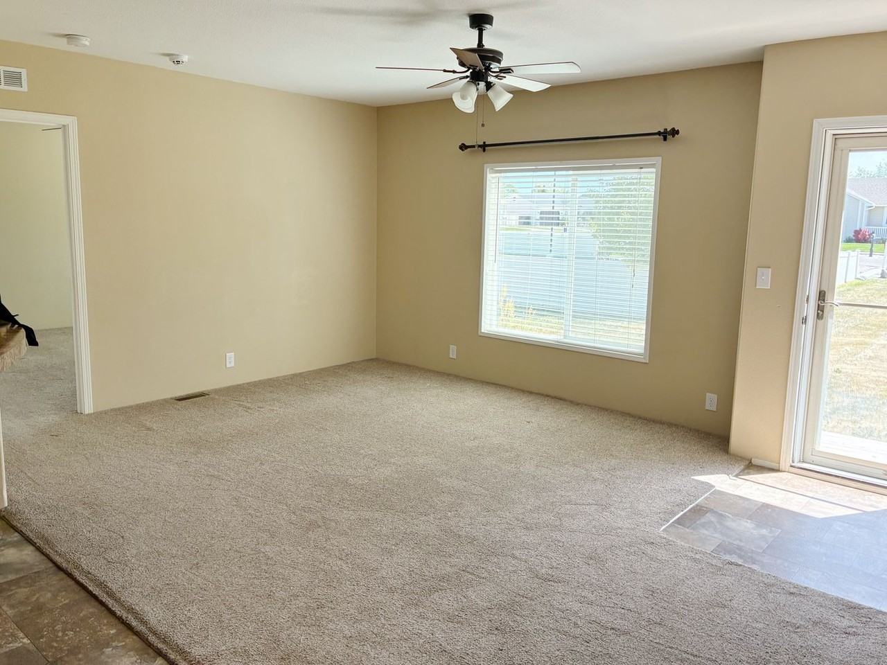 2203 N Travis Way - Photo 6 of 23
