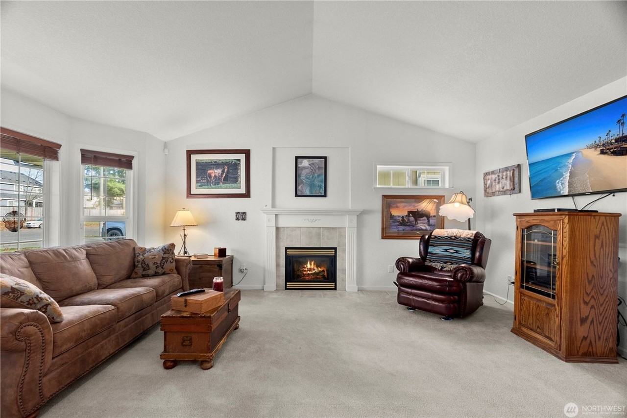 15537 104th Pl Se - Photo 6 of 36
