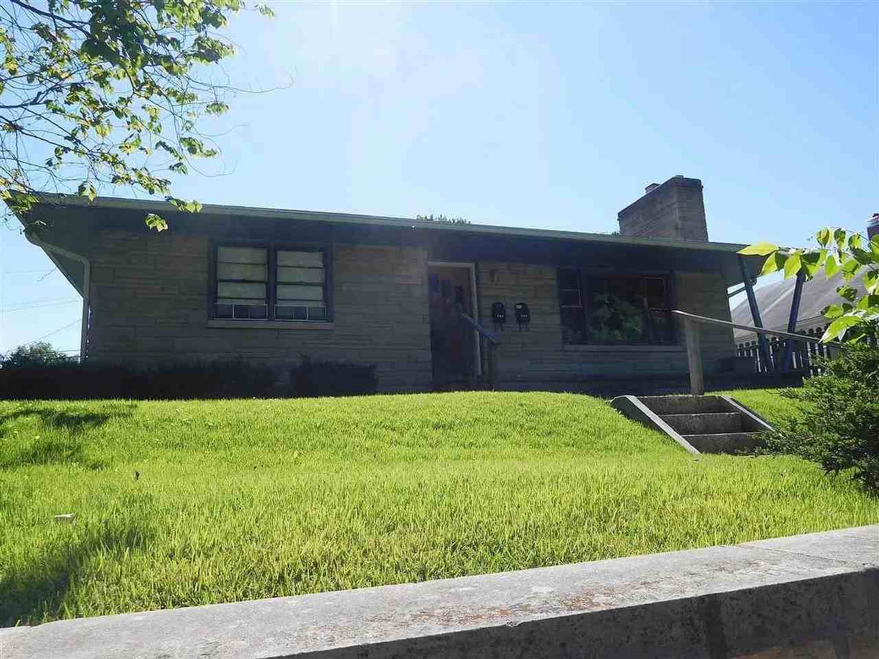 813 S Lincoln St - Photo 2 of 7
