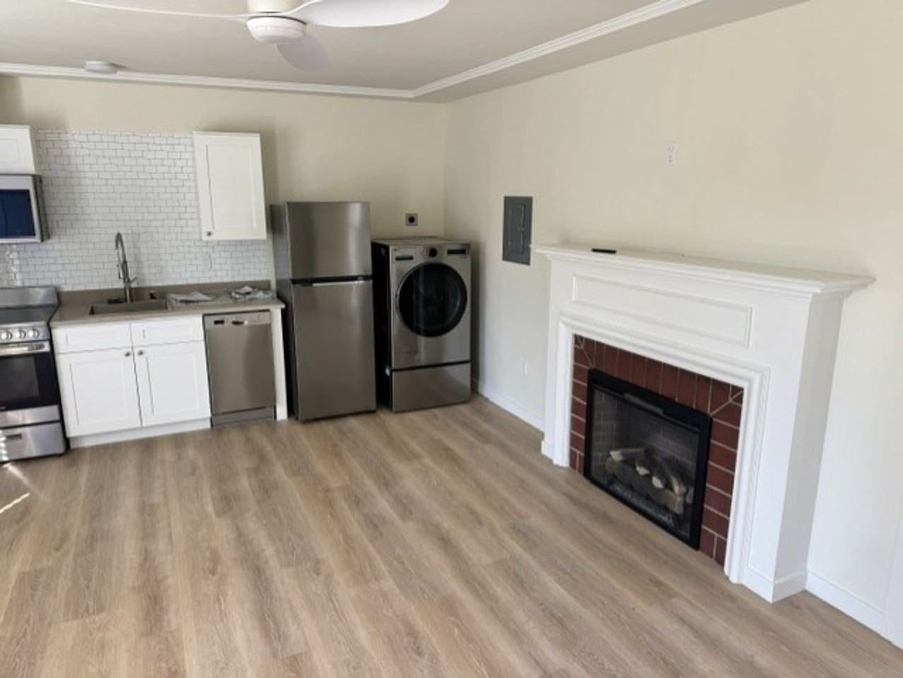 460 Pacific St #A - Photo 3 of 14
