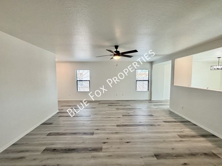 5369 S Waterloo Ln - Photo 5 of 23