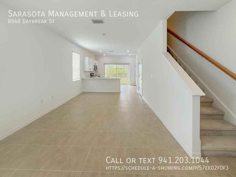 8948 Daybreak St - Photo 3 of 24